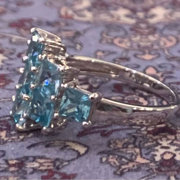 Sparkling size 7 natural Blue Zircon. Fairly lesser known stone but beautifu - Picture 3 of 6